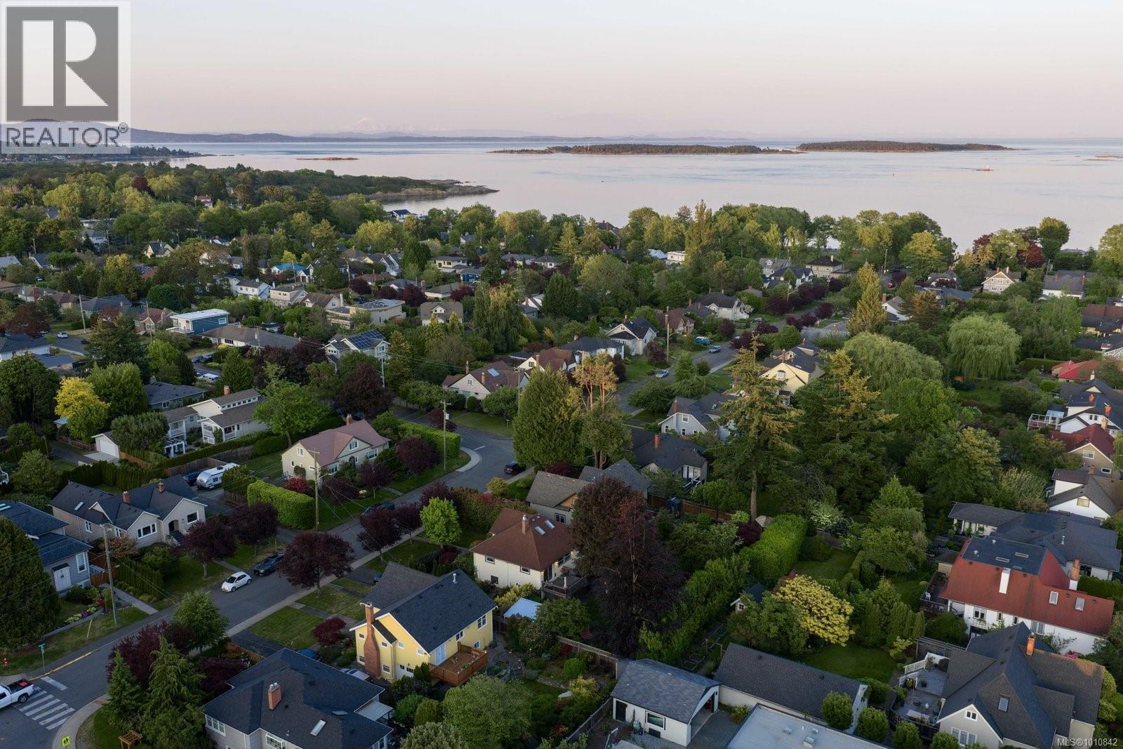  2535 Dalhousie Street, Oak Bay