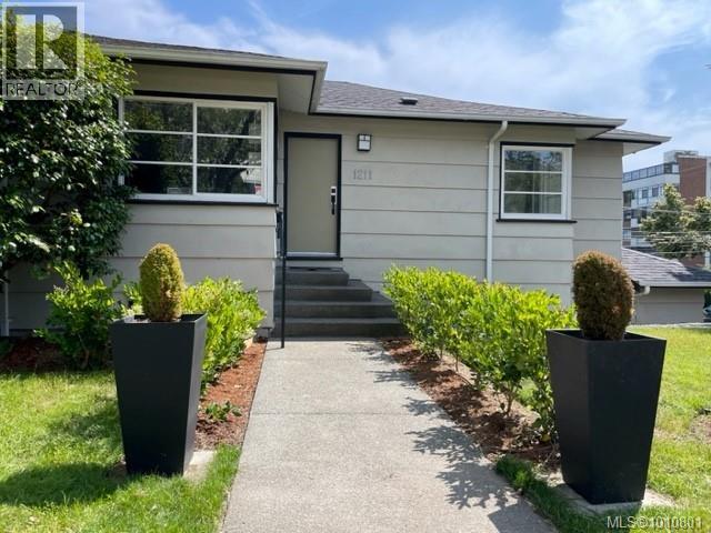 1211 Fairfield Road, Victoria