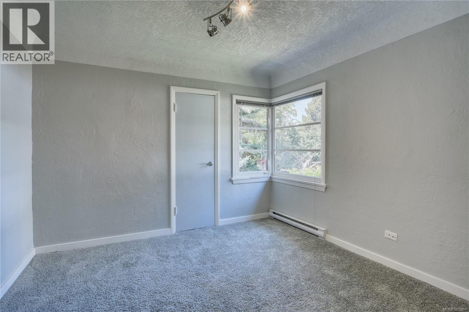Photo 10 of 1211 Fairfield Rd, Victoria BC