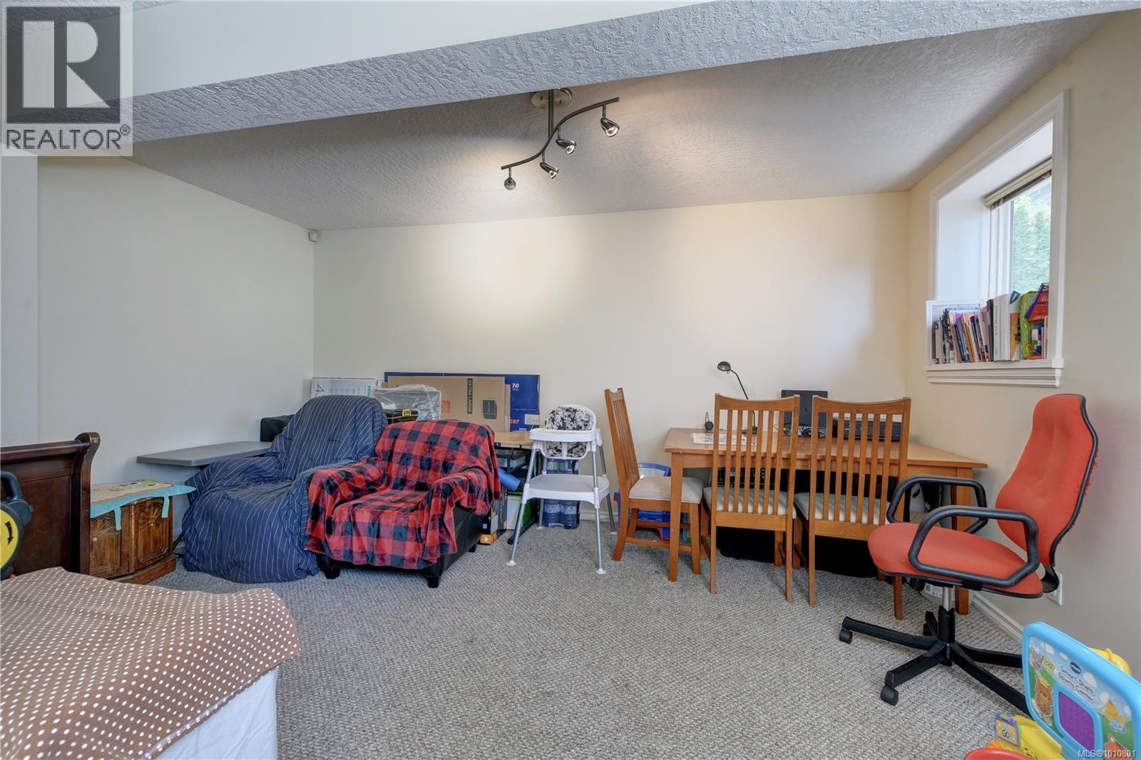 Photo 20 of 1211 Fairfield Rd, Victoria BC