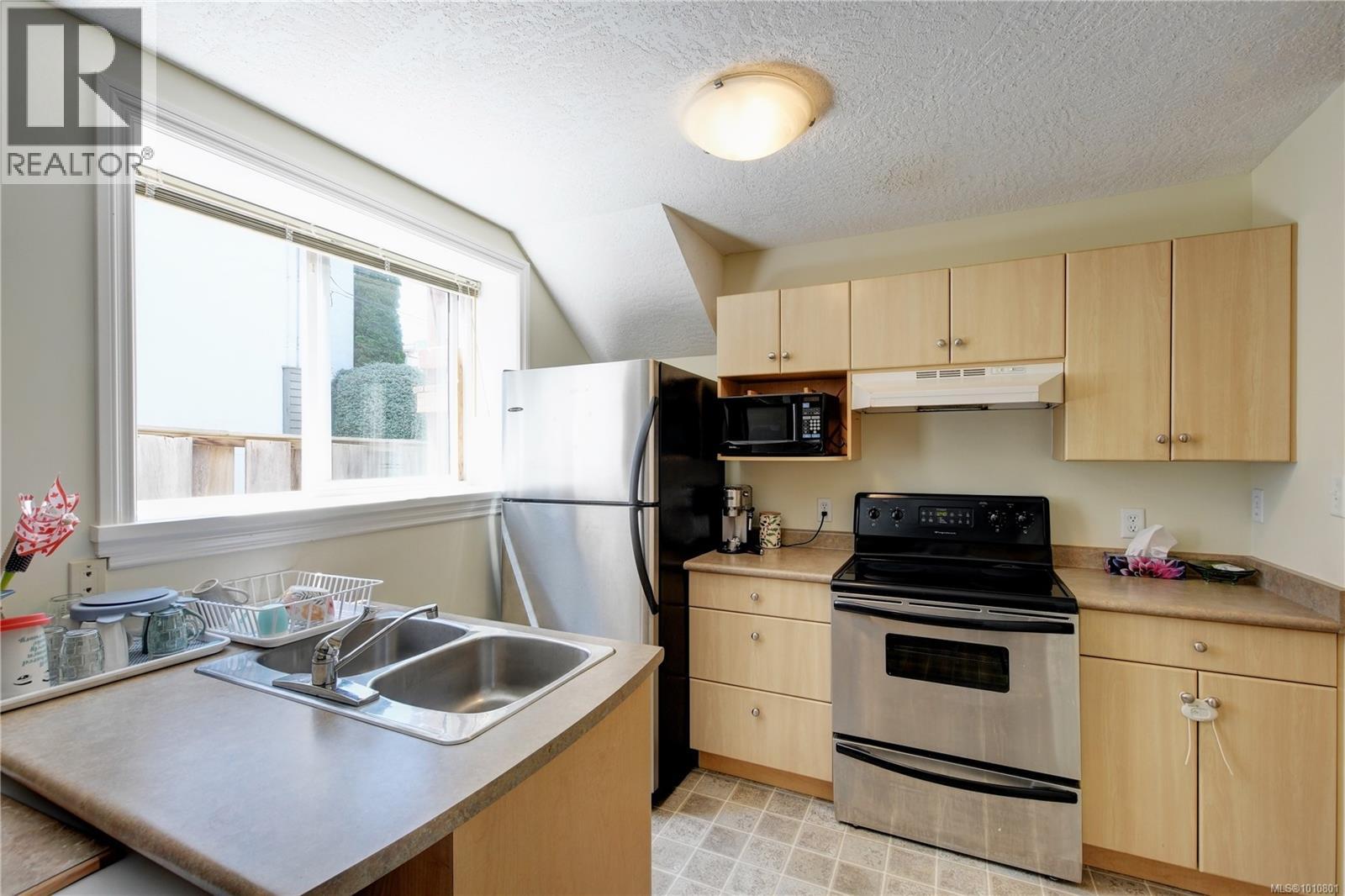 Photo 1 of 1211 Fairfield Rd, Victoria BC