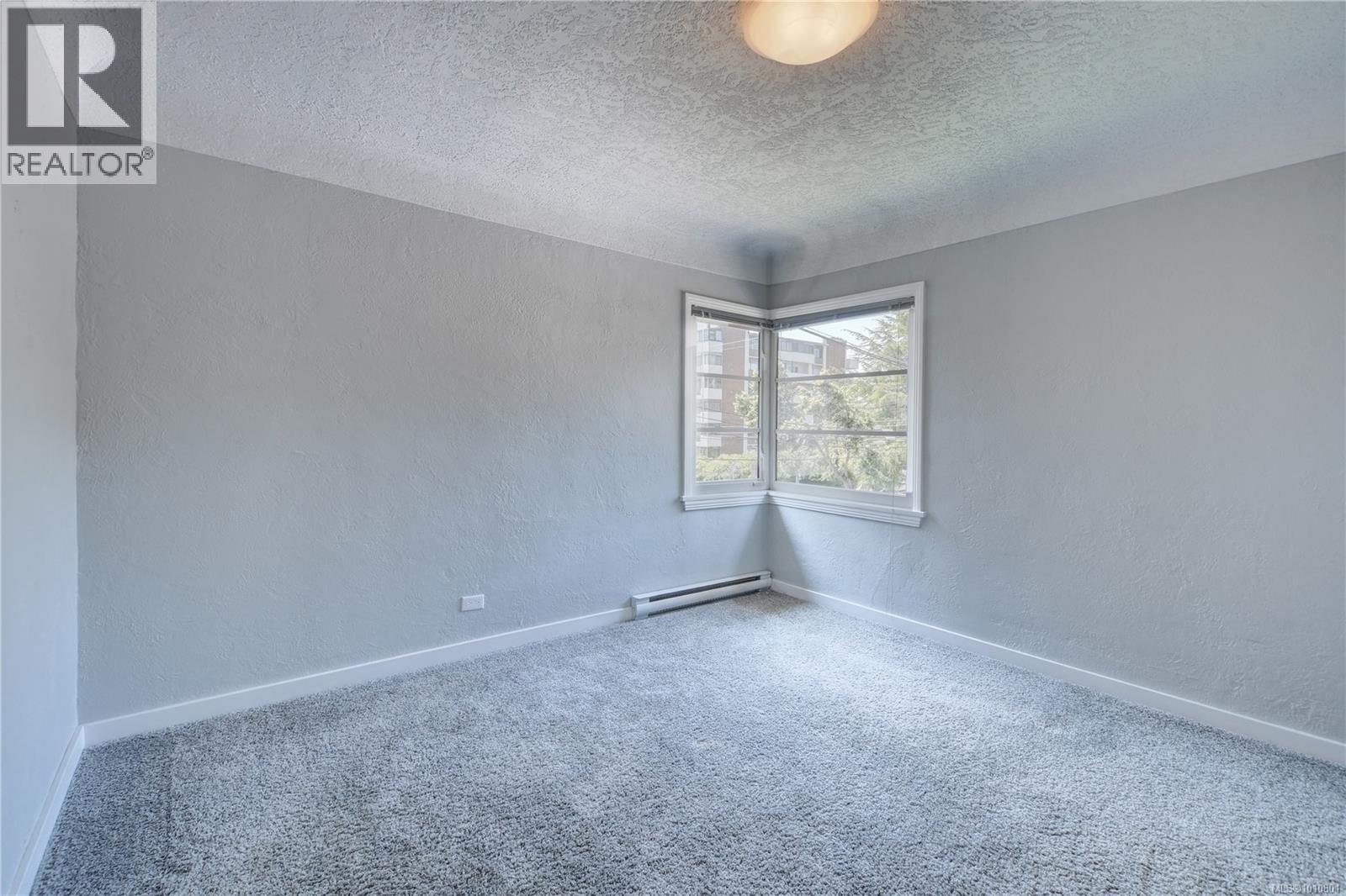 Photo 8 of 1211 Fairfield Rd, Victoria BC