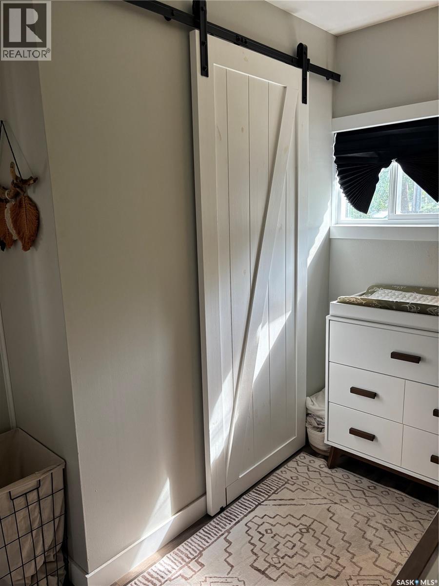 Photo 8 of 136 10th Street, Weyburn SK