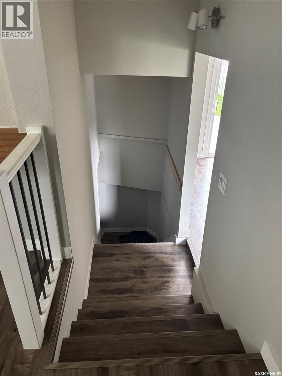 Photo 11 of 136 10th Street, Weyburn SK