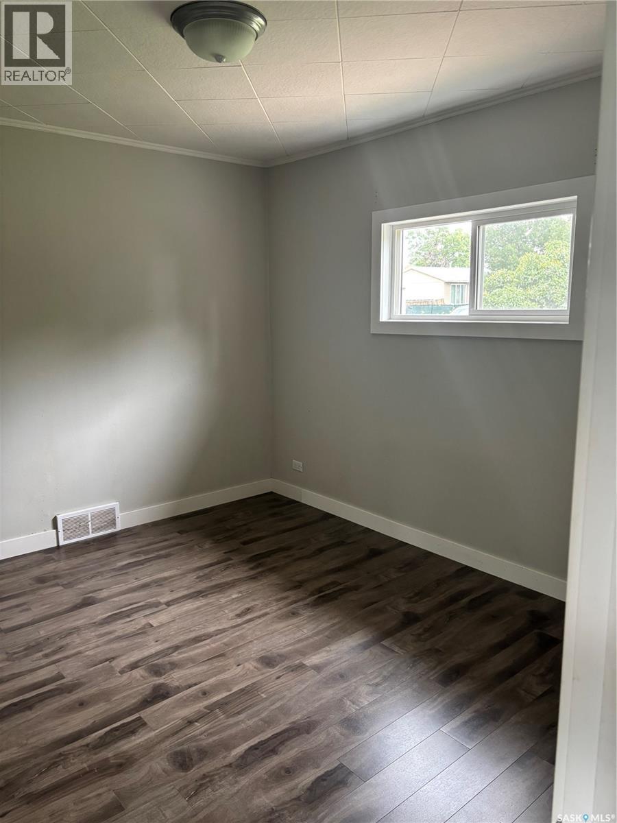 Photo 23 of 136 10th Street, Weyburn SK