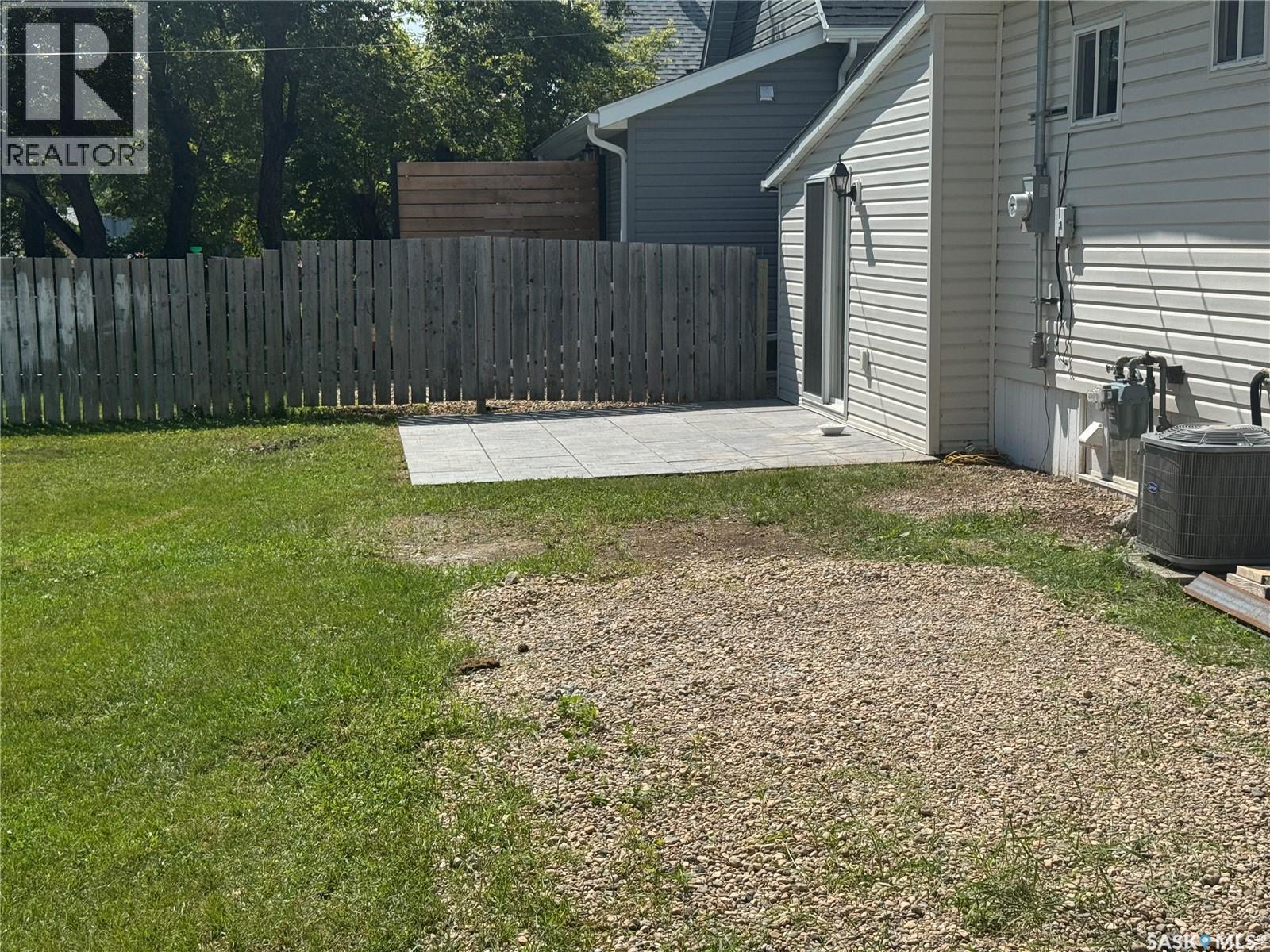 Photo 31 of 136 10th Street, Weyburn SK