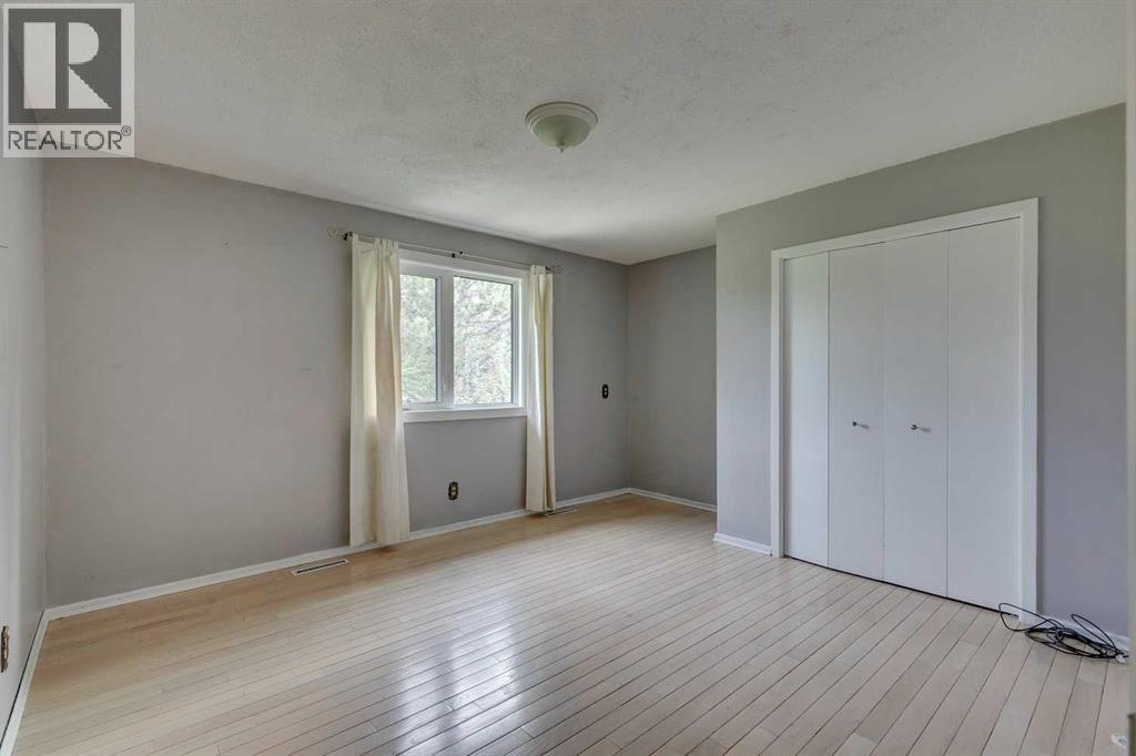 Single Family House for Sale in  Willamette Drive SE Willow Park Calgary 