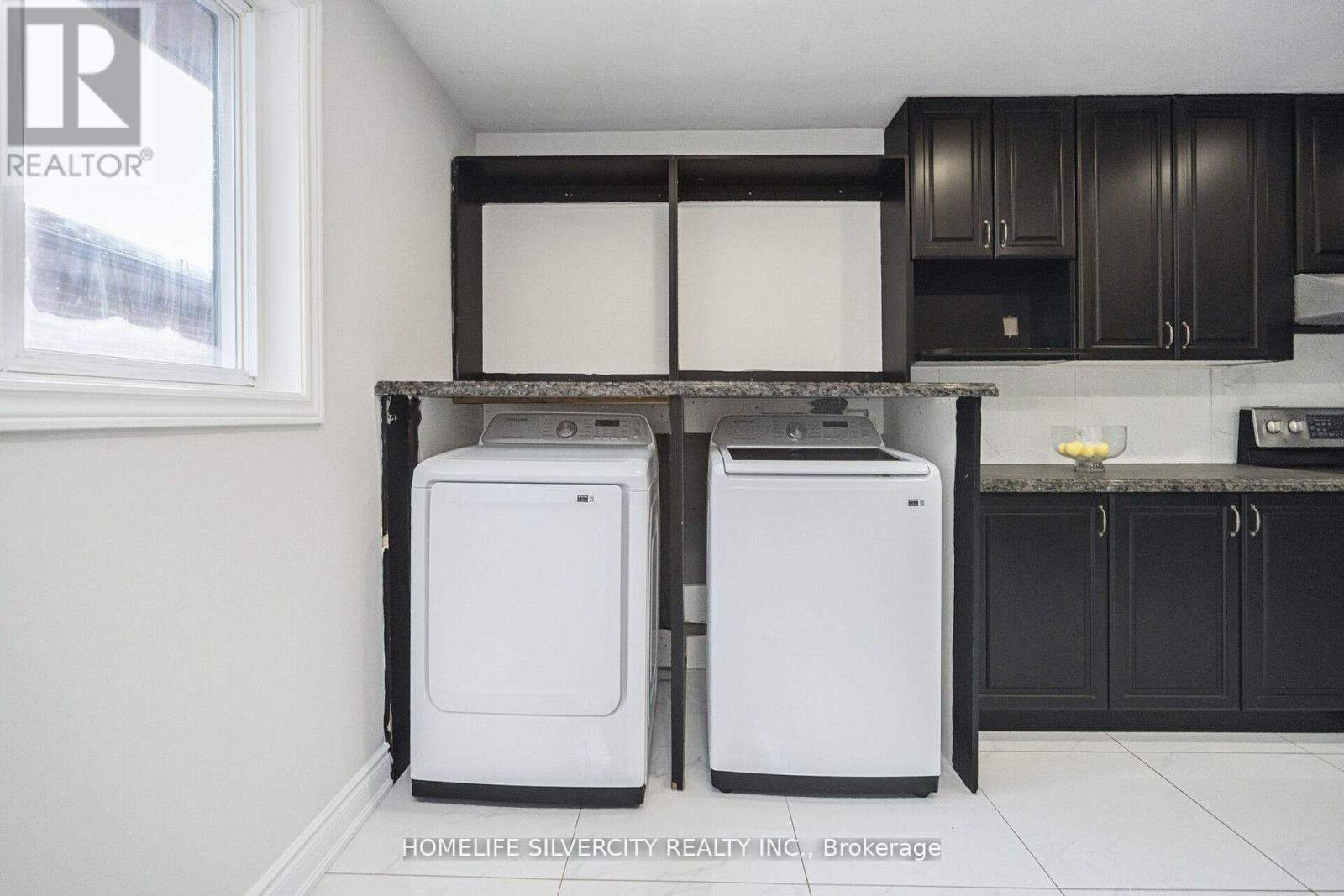 Photo 14 of 71 Massey Street, Brampton ON