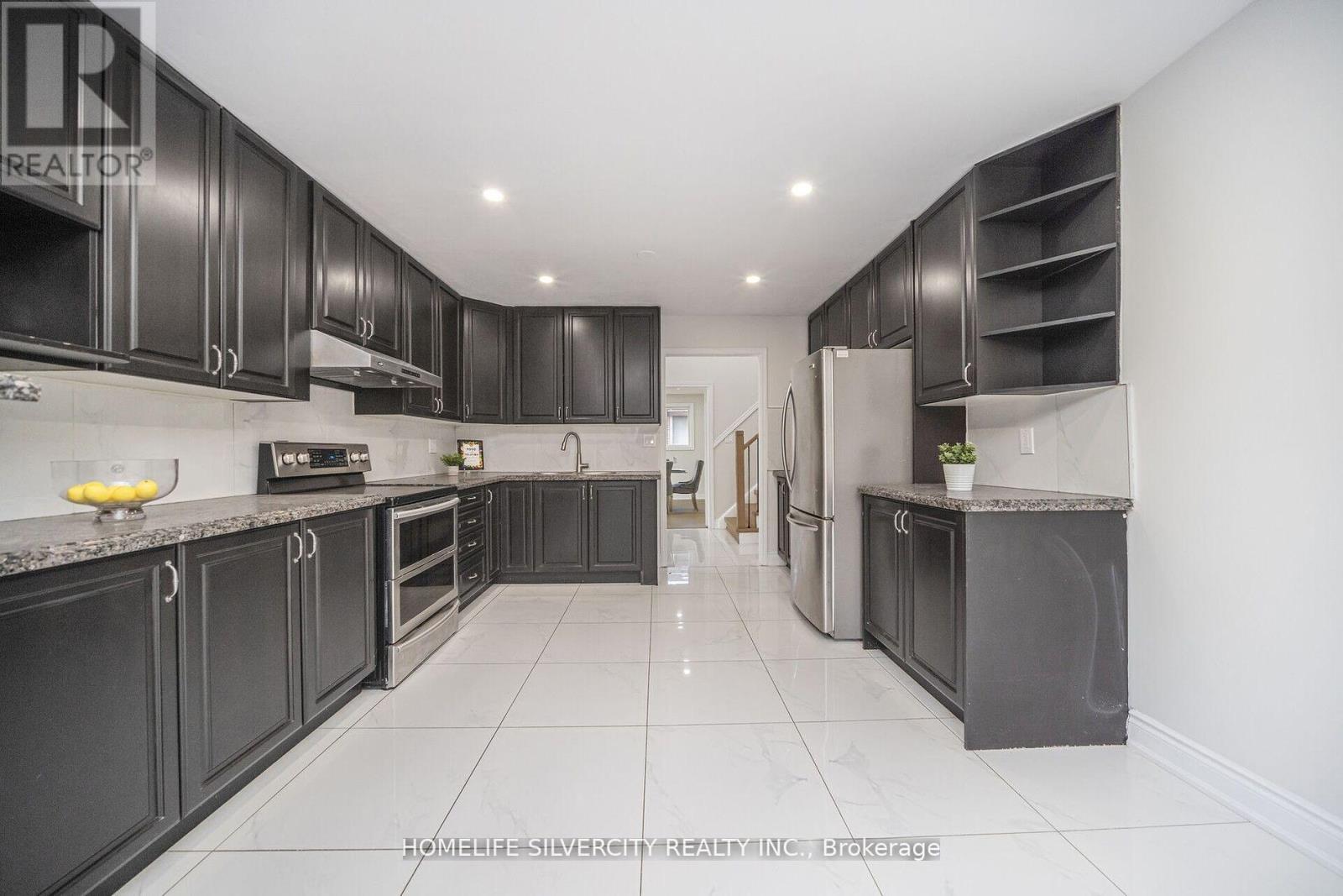 Photo 16 of 71 Massey Street, Brampton ON