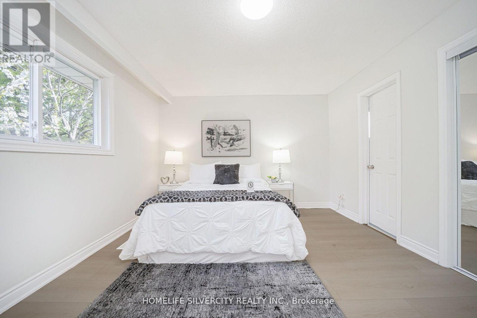 Photo 19 of 71 Massey Street, Brampton ON