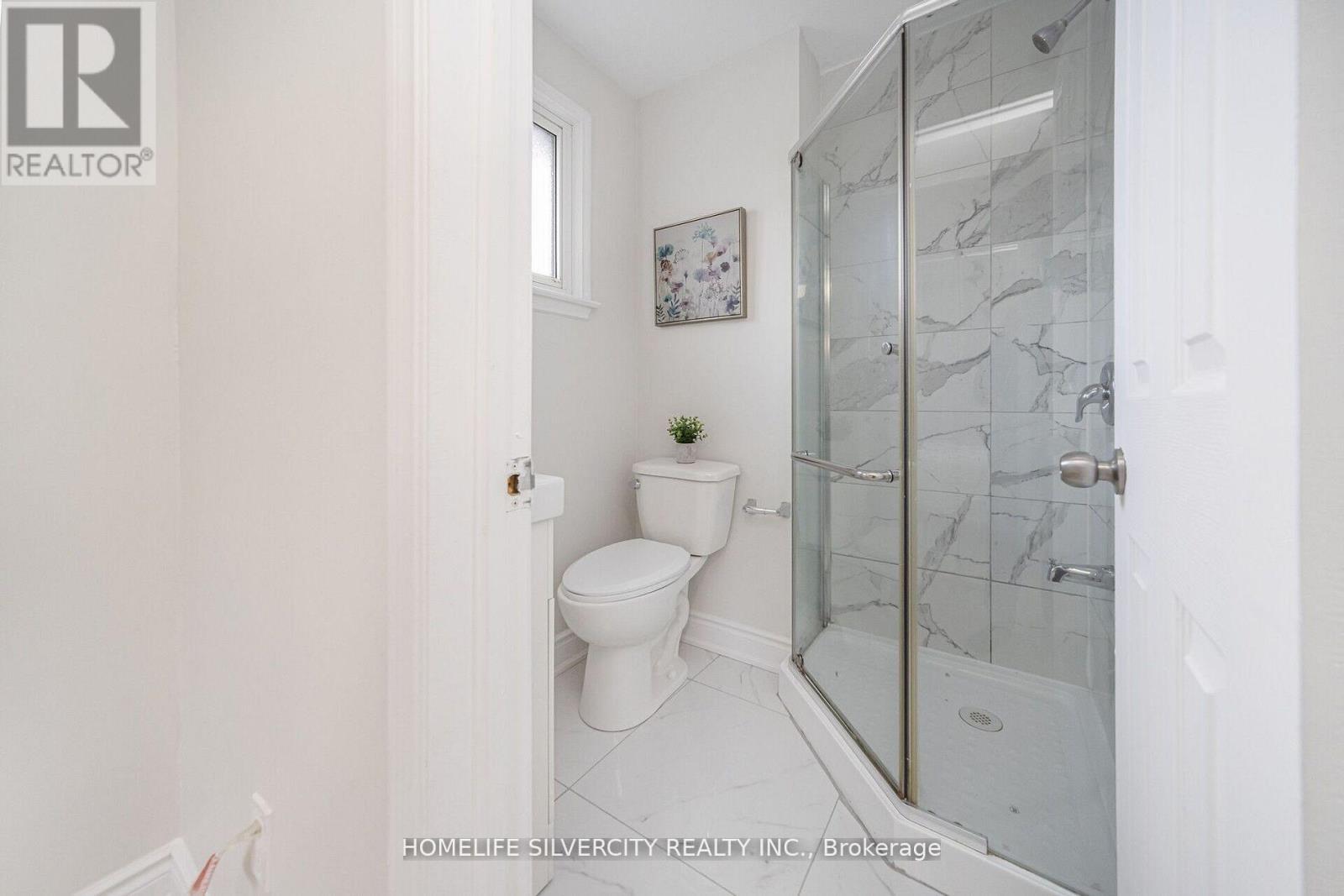 Photo 21 of 71 Massey Street, Brampton ON