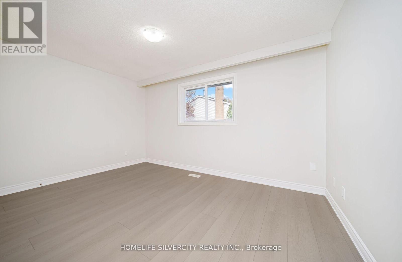 Photo 23 of 71 Massey Street, Brampton ON