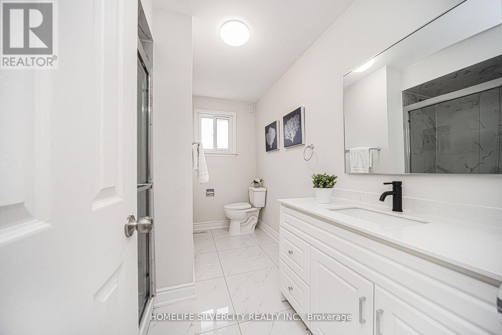 Photo 27 of 71 Massey Street, Brampton ON
