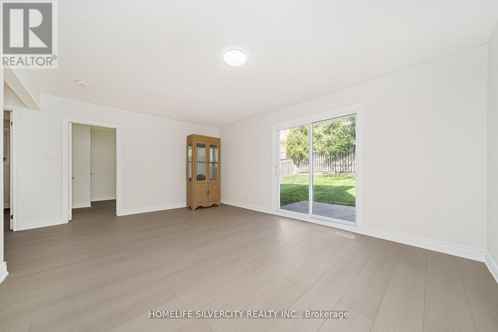 Photo 31 of 71 Massey Street, Brampton ON