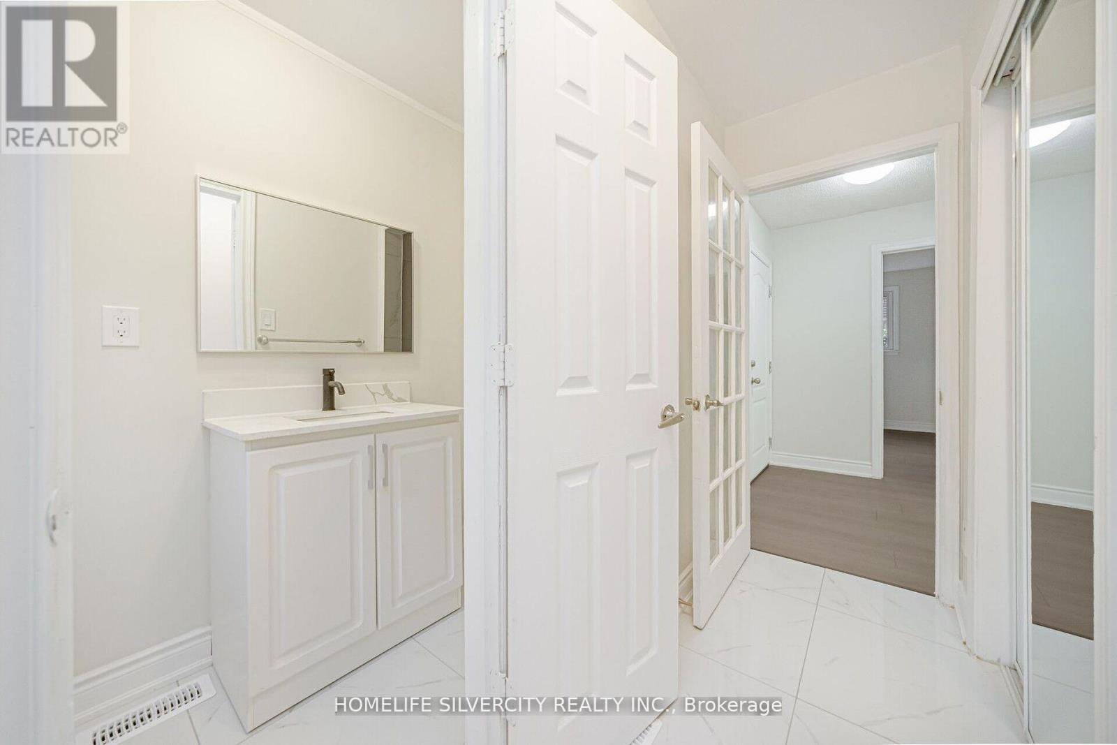 Photo 34 of 71 Massey Street, Brampton ON