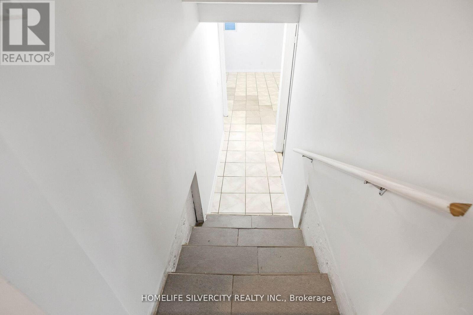Photo 35 of 71 Massey Street, Brampton ON