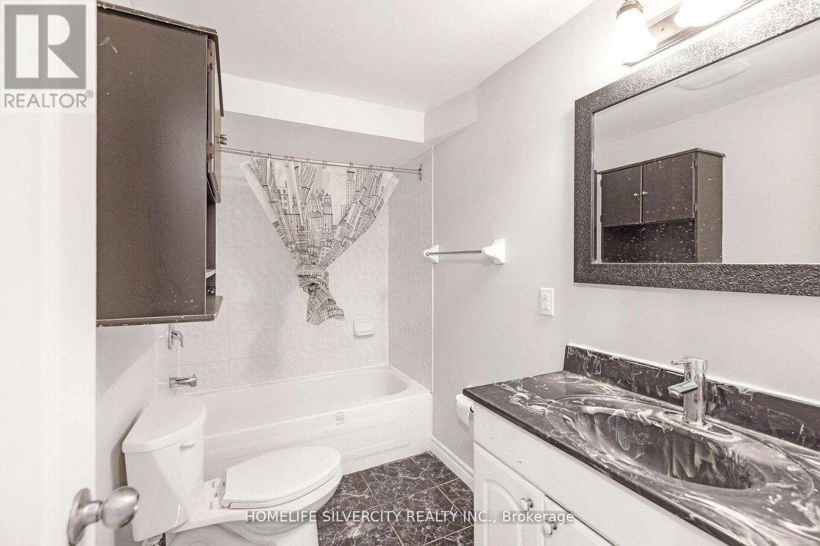 Photo 43 of 71 Massey Street, Brampton ON