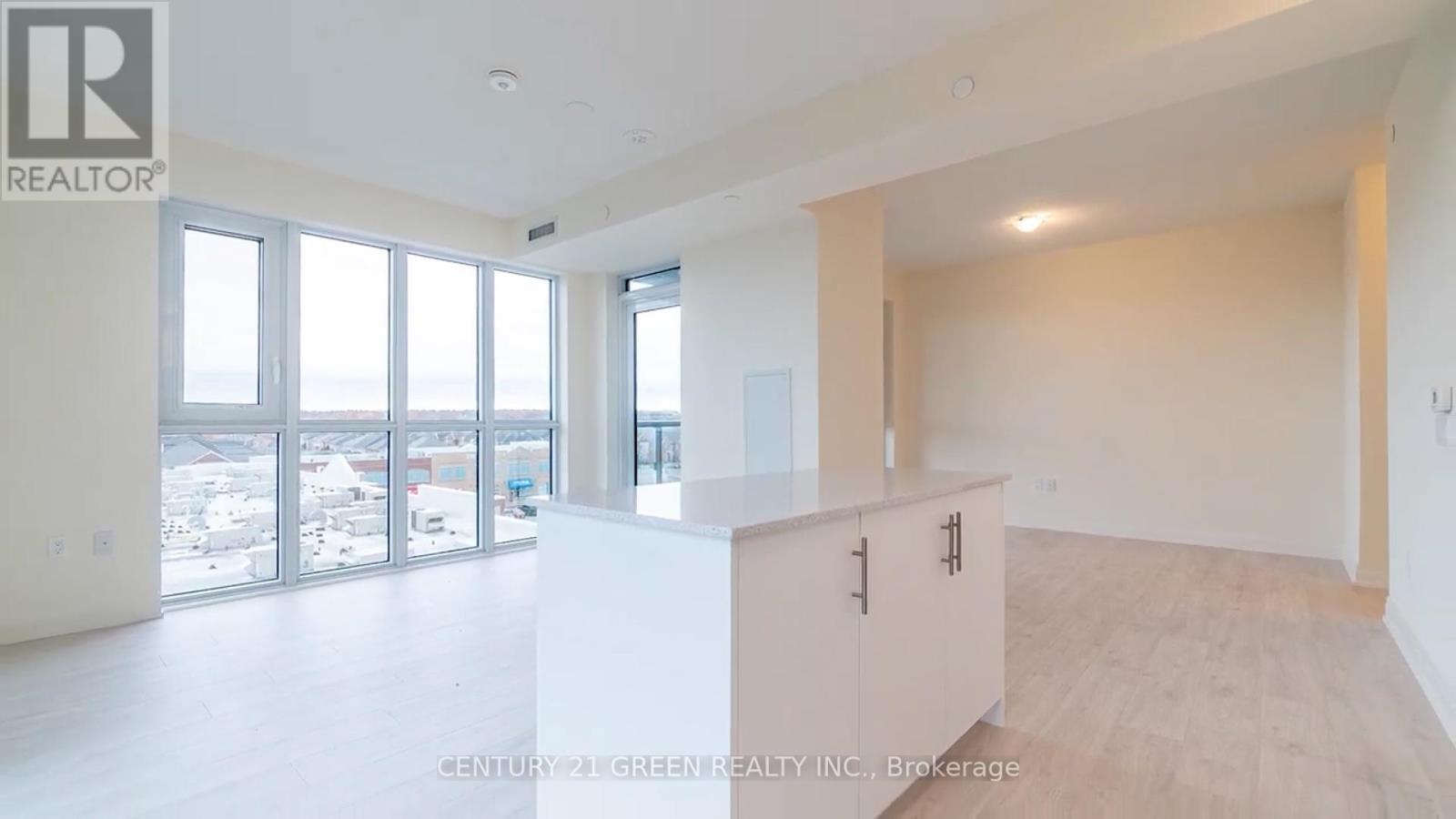 Photo 13 of 506 509 Dundas Street W, Oakville ON