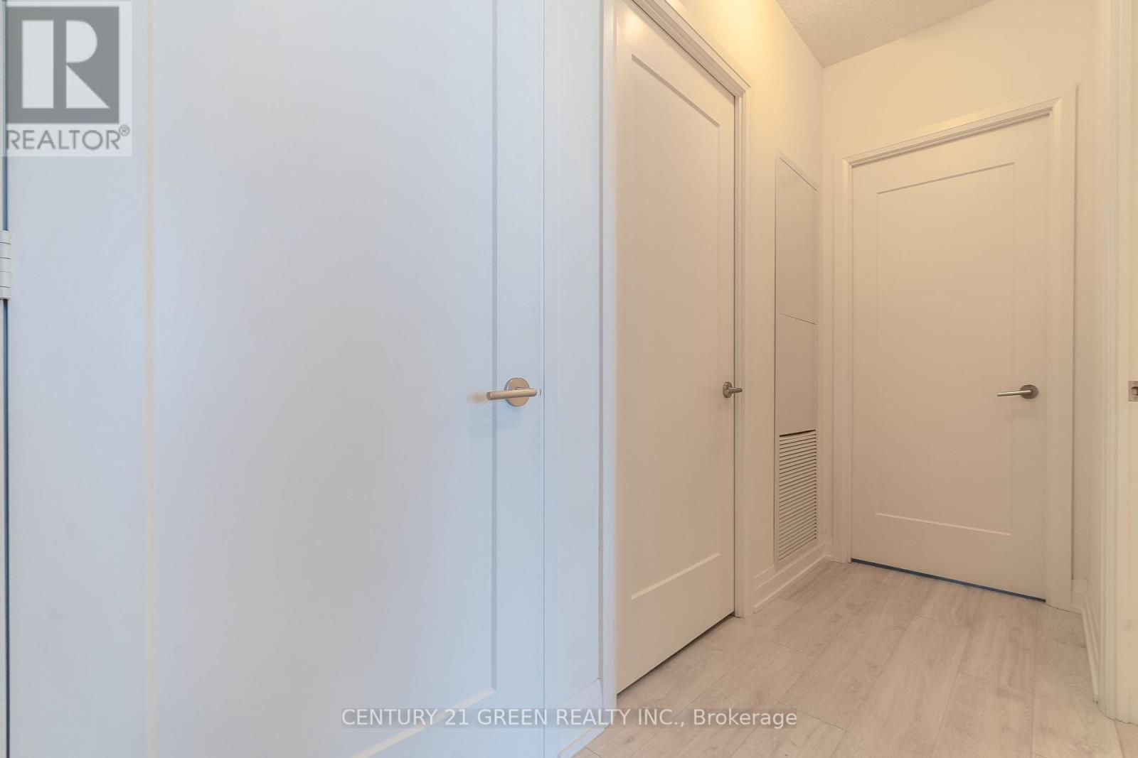 Photo 7 of 506 509 Dundas Street W, Oakville ON