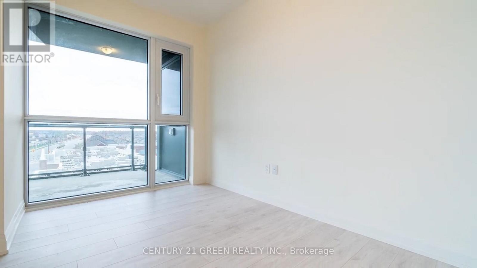 Photo 12 of 506 509 Dundas Street W, Oakville ON