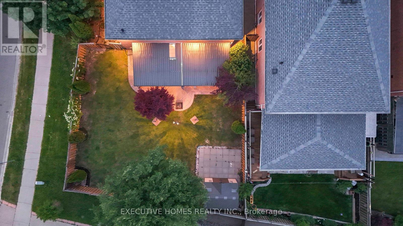 Photo 31 of 8 Shallimar Court, Brampton ON