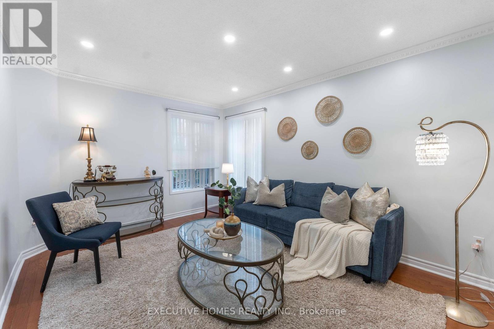 Photo 21 of 8 Shallimar Court, Brampton ON