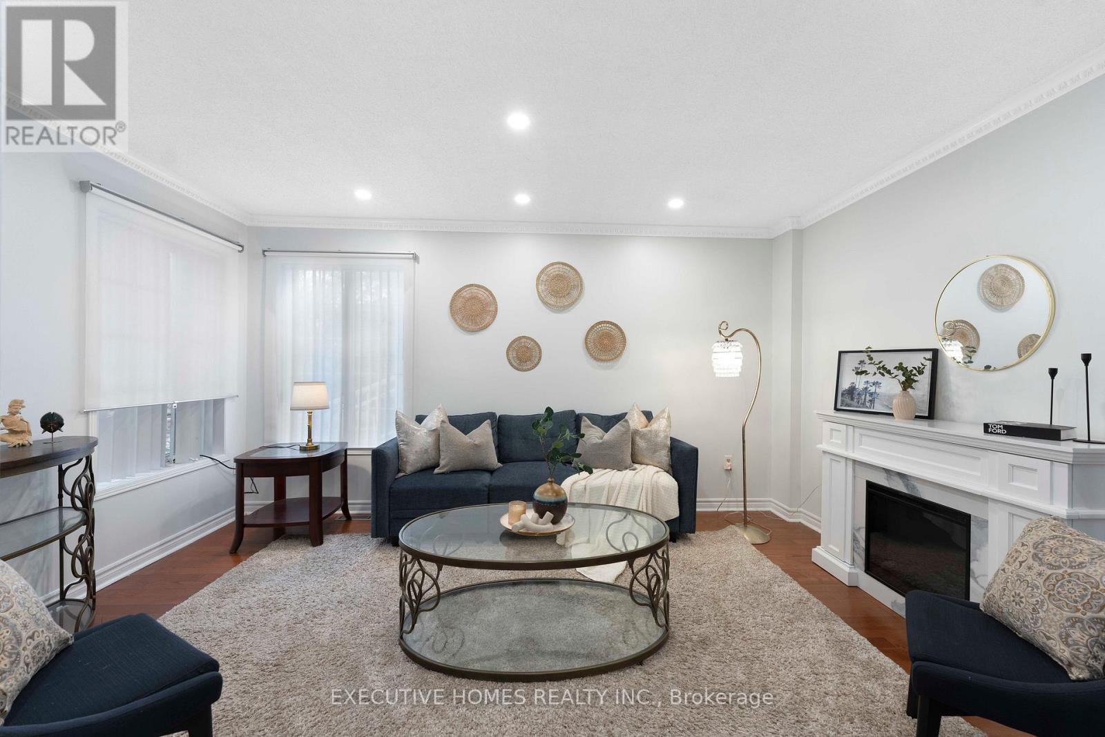 Photo 15 of 8 Shallimar Court, Brampton ON