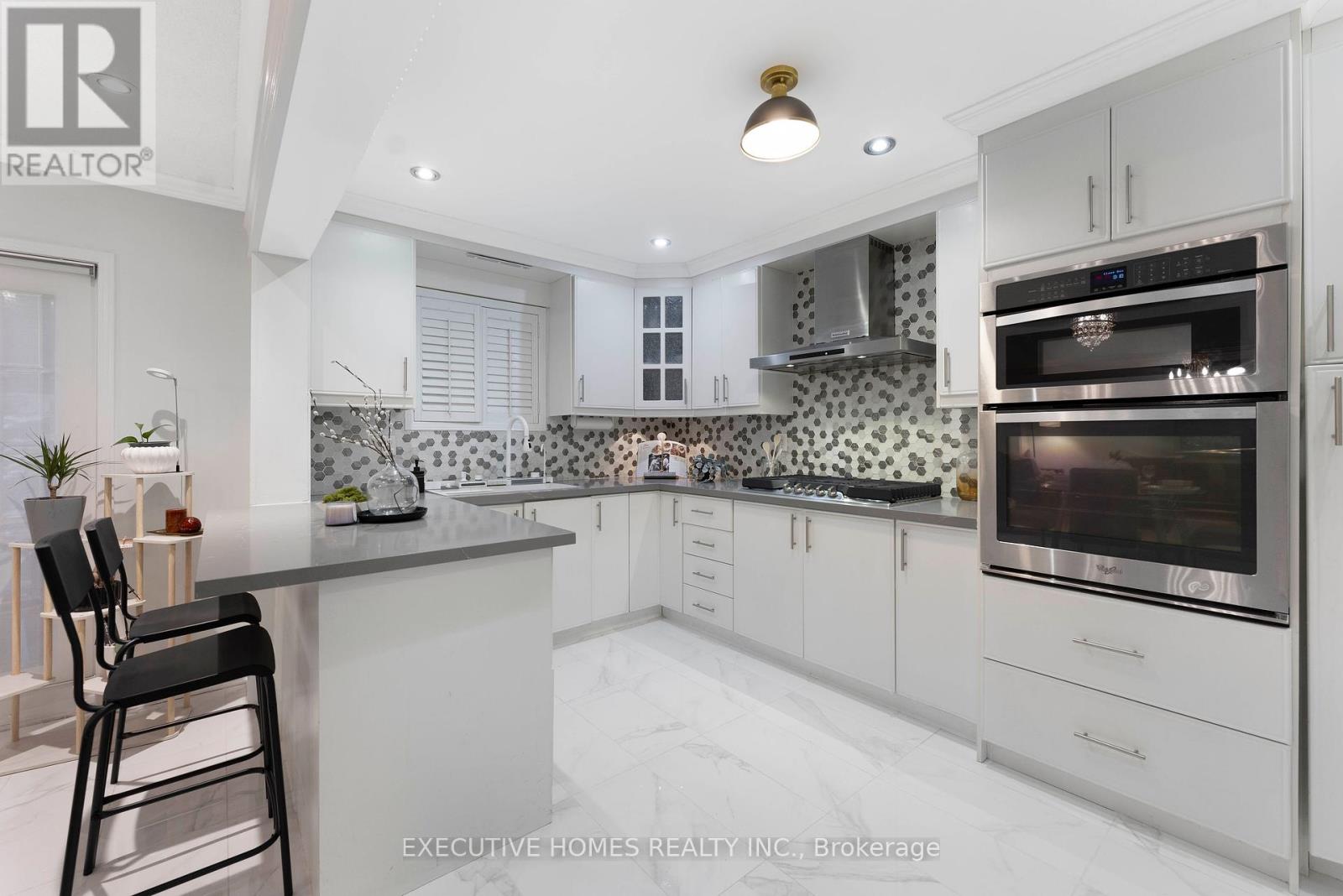 Photo 26 of 8 Shallimar Court, Brampton ON