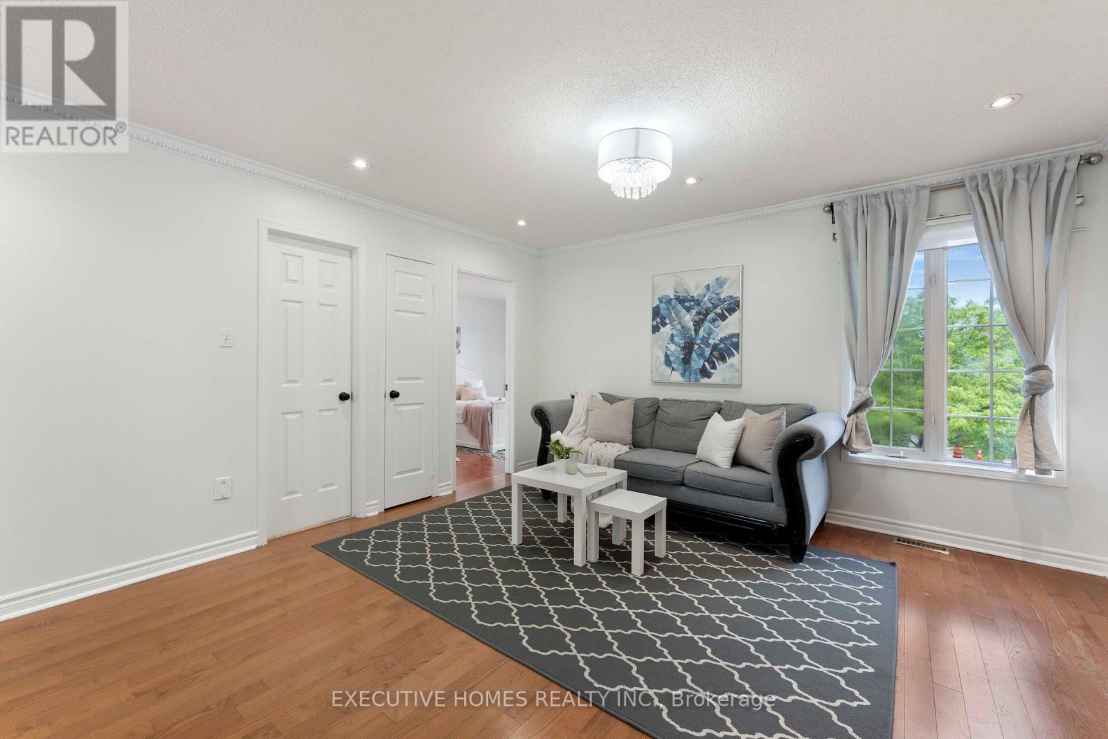 Photo 29 of 8 Shallimar Court, Brampton ON