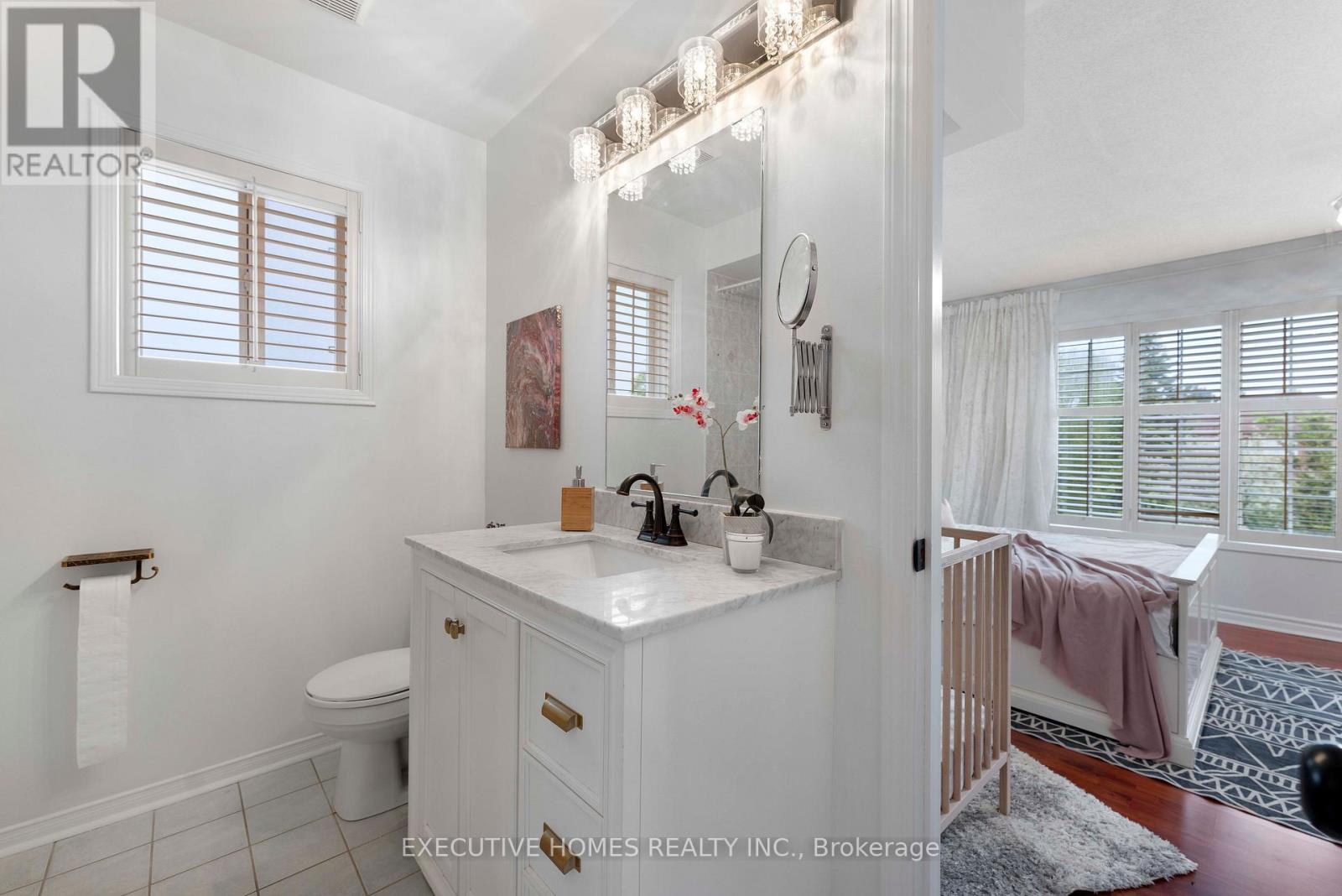 Photo 33 of 8 Shallimar Court, Brampton ON