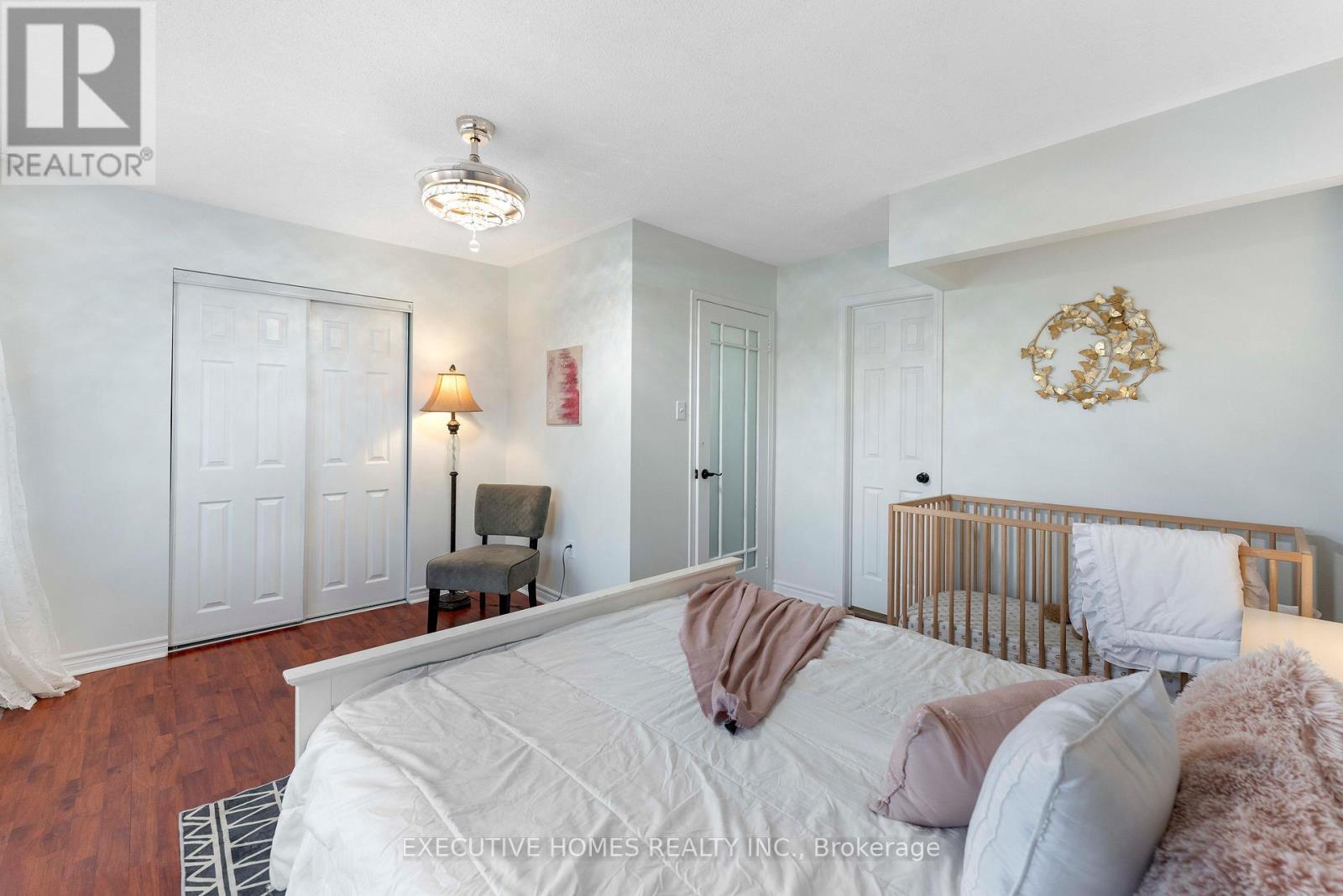 Photo 41 of 8 Shallimar Court, Brampton ON