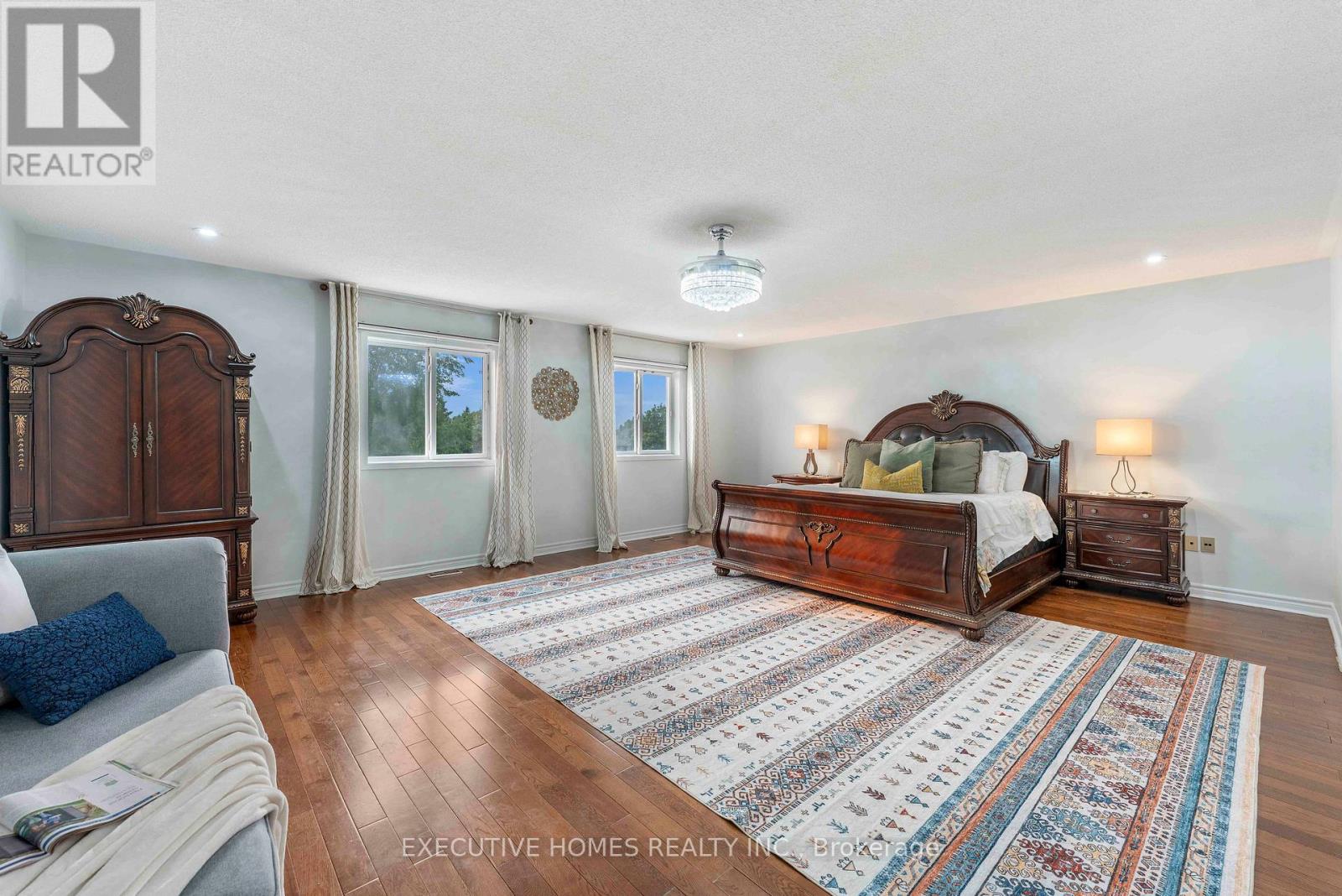 Photo 37 of 8 Shallimar Court, Brampton ON