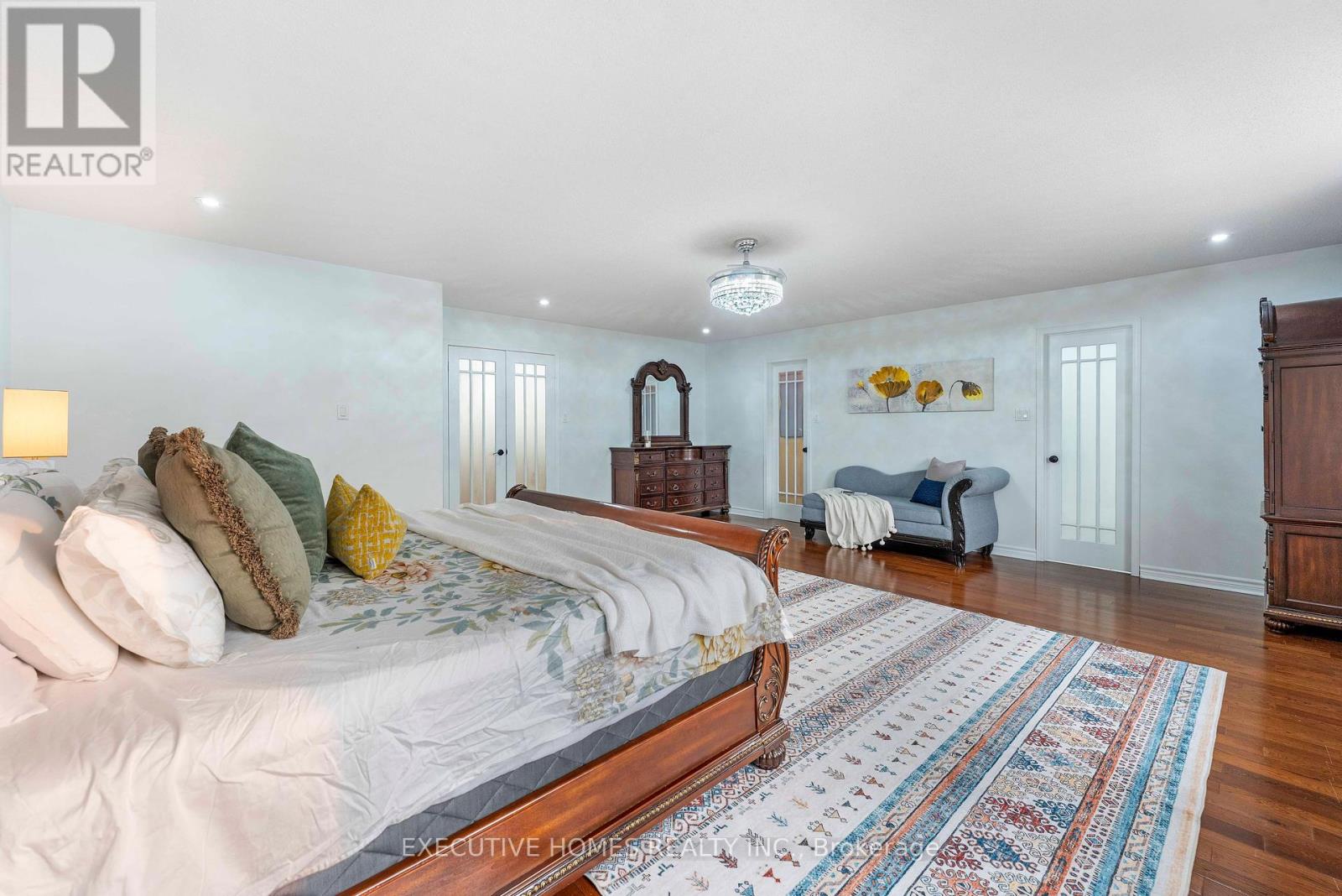 Photo 38 of 8 Shallimar Court, Brampton ON