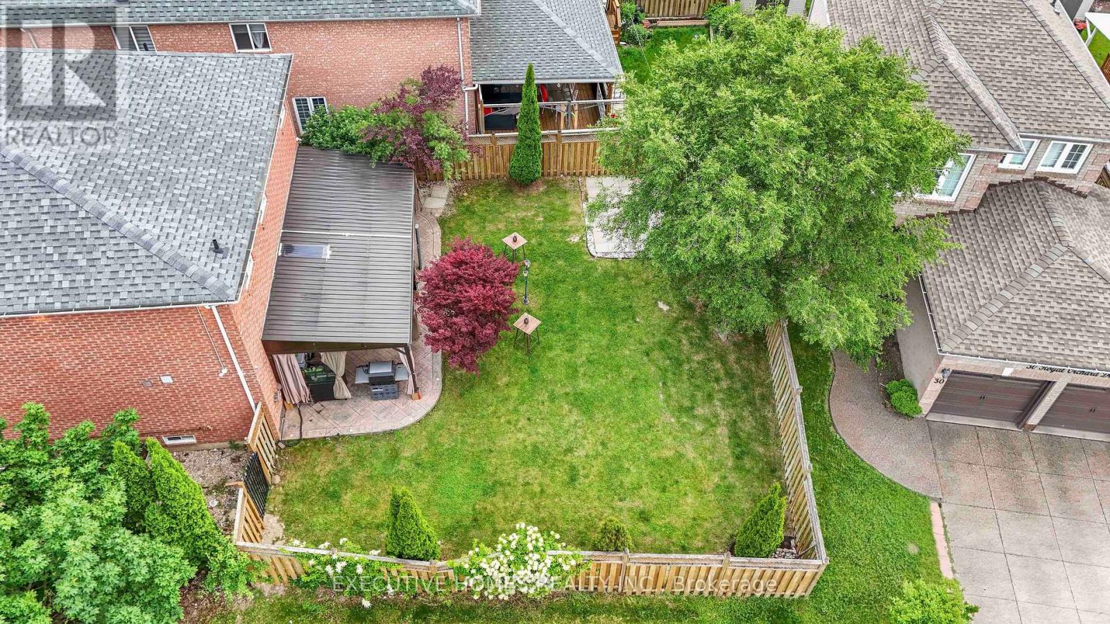Photo 23 of 8 Shallimar Court, Brampton ON