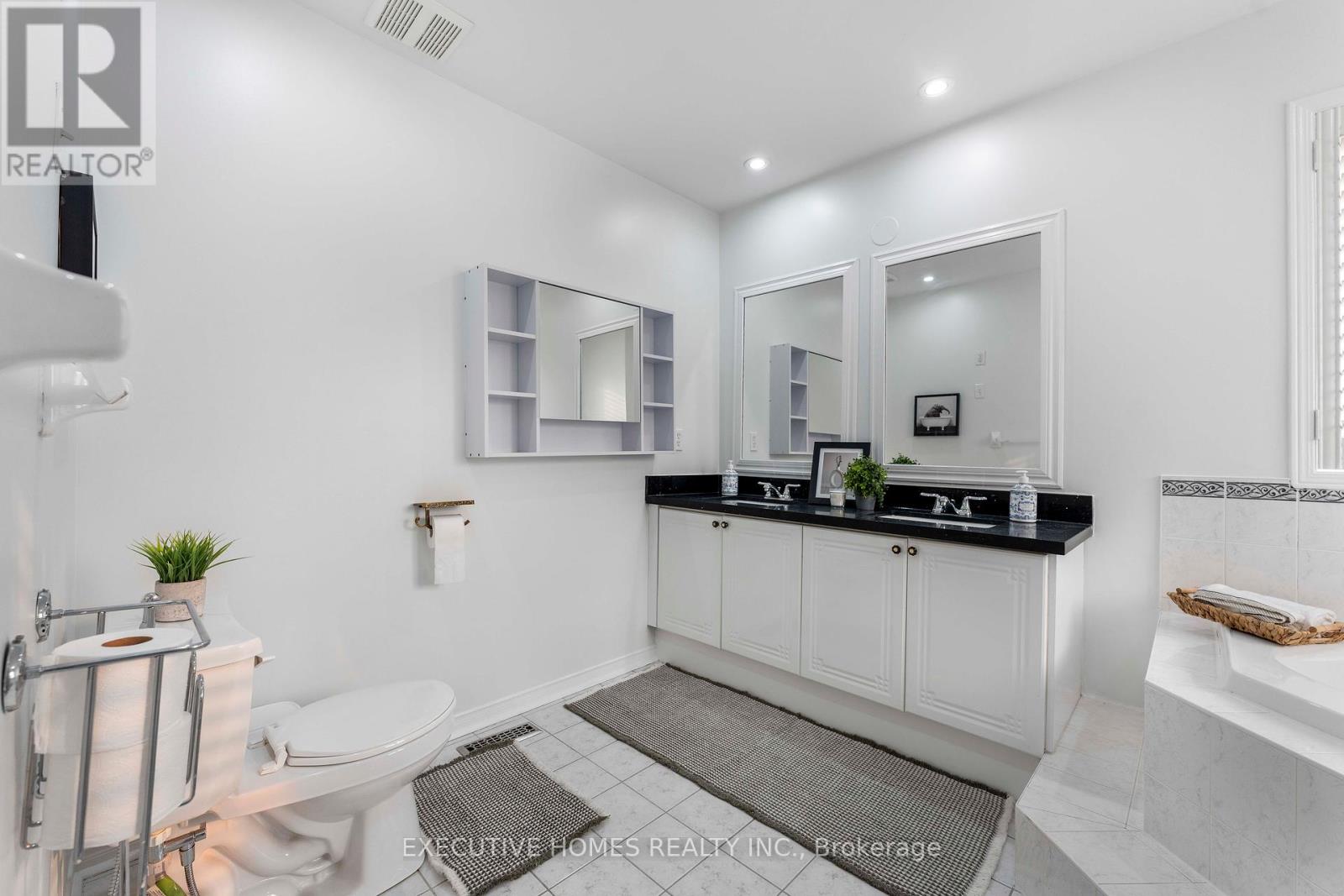 Photo 14 of 8 Shallimar Court, Brampton ON