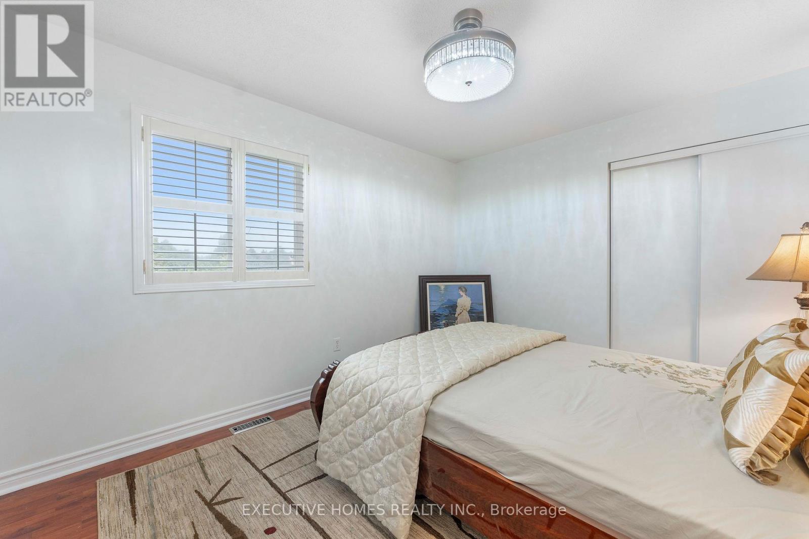 Photo 22 of 8 Shallimar Court, Brampton ON