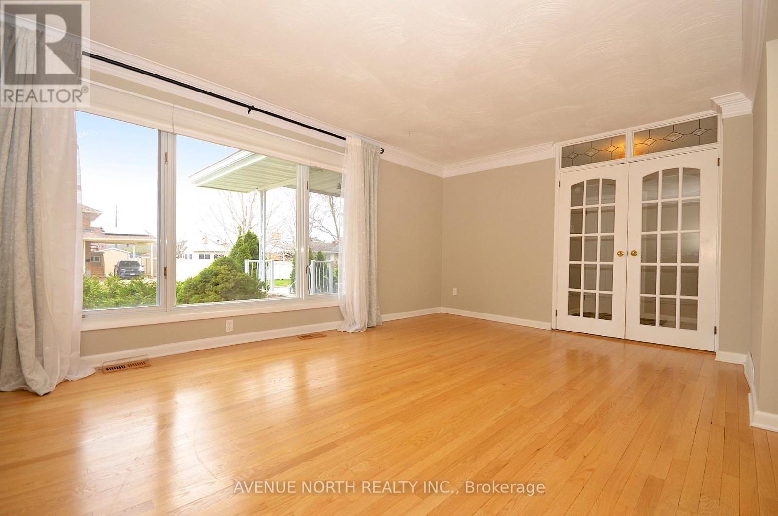 Photo 6 of 866 Claude Street, Ottawa ON