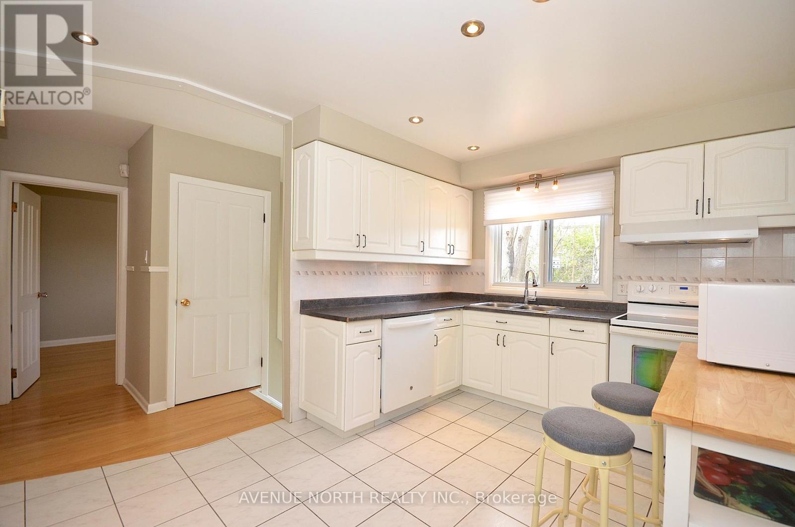 Photo 9 of 866 Claude Street, Ottawa ON