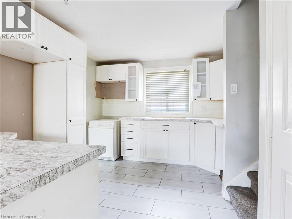 Photo 3 of 169 Pinedale Drive, Kitchener ON