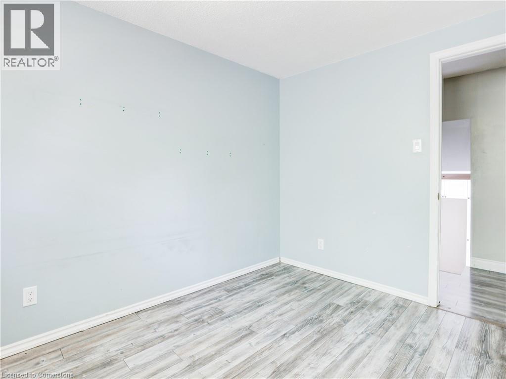 Photo 17 of 169 Pinedale Drive, Kitchener ON