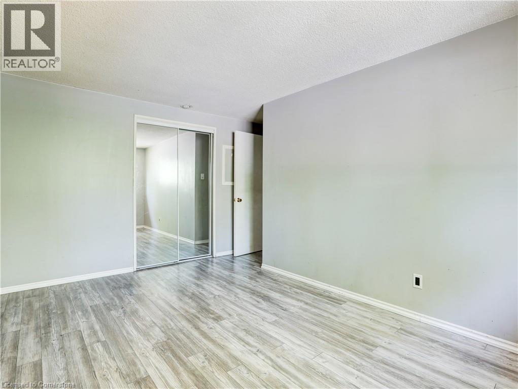 Photo 16 of 169 Pinedale Drive, Kitchener ON