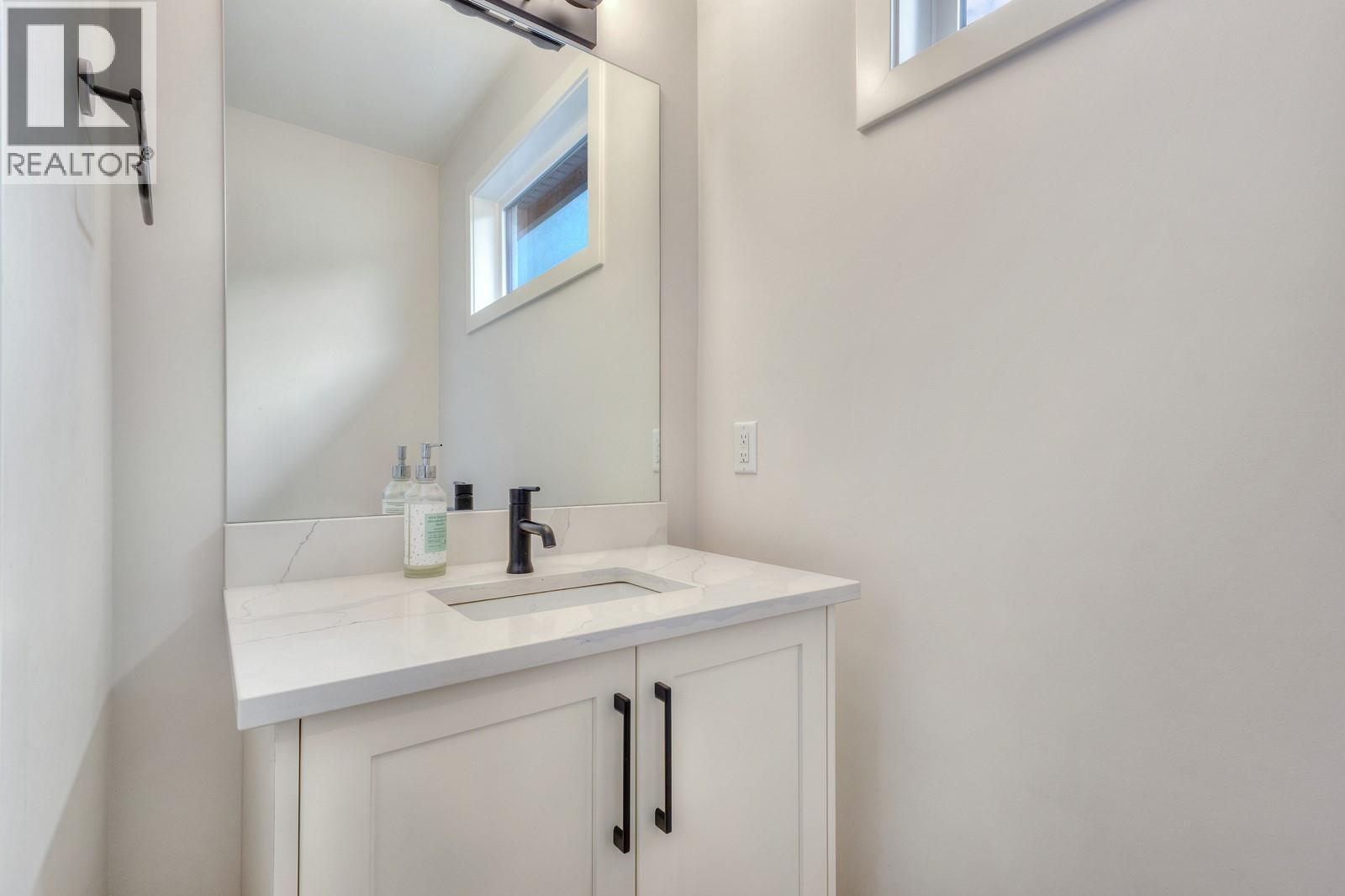 1865 Viewpoint Crescent, West Kelowna