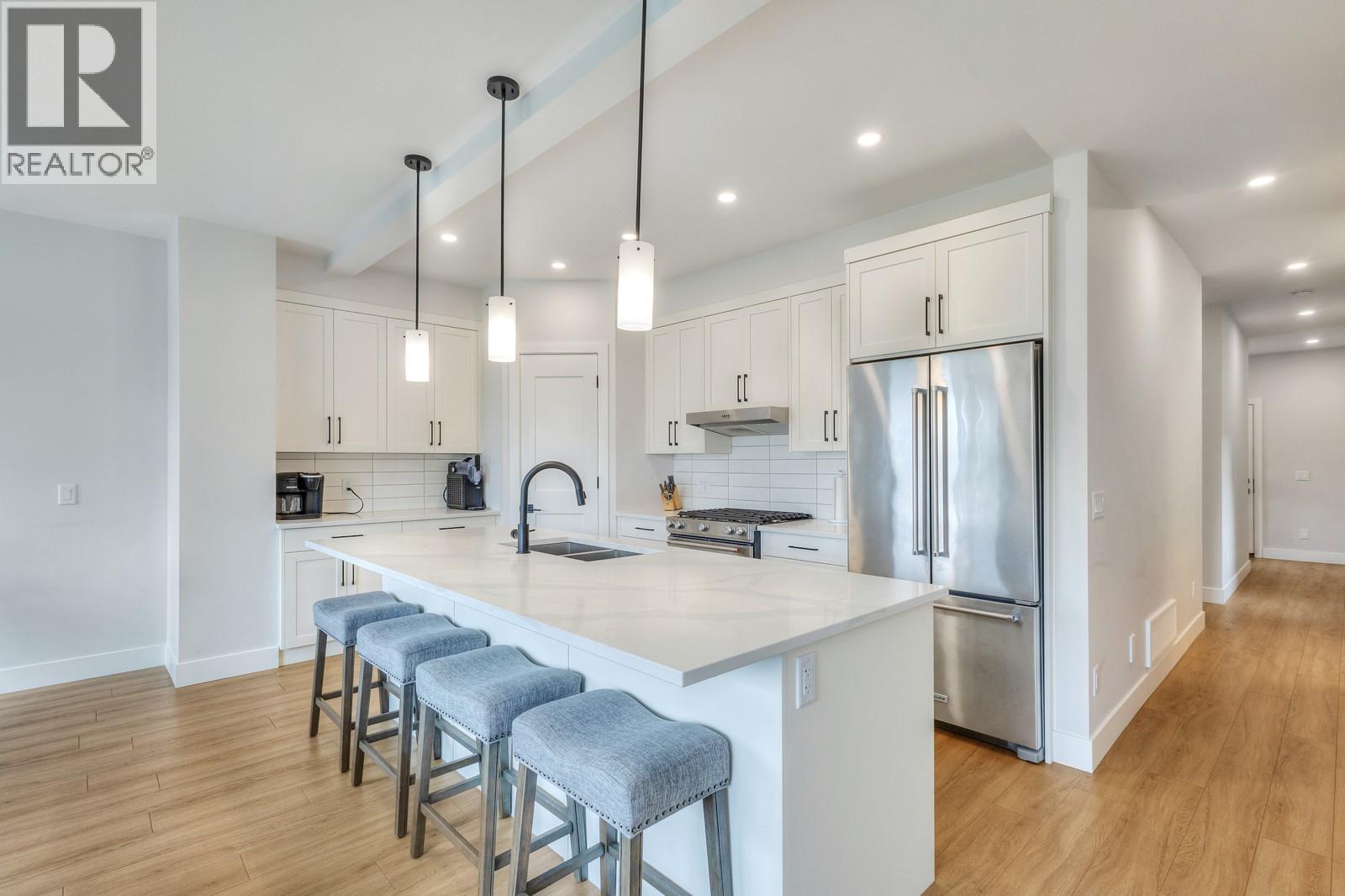  1865 Viewpoint Crescent, West Kelowna