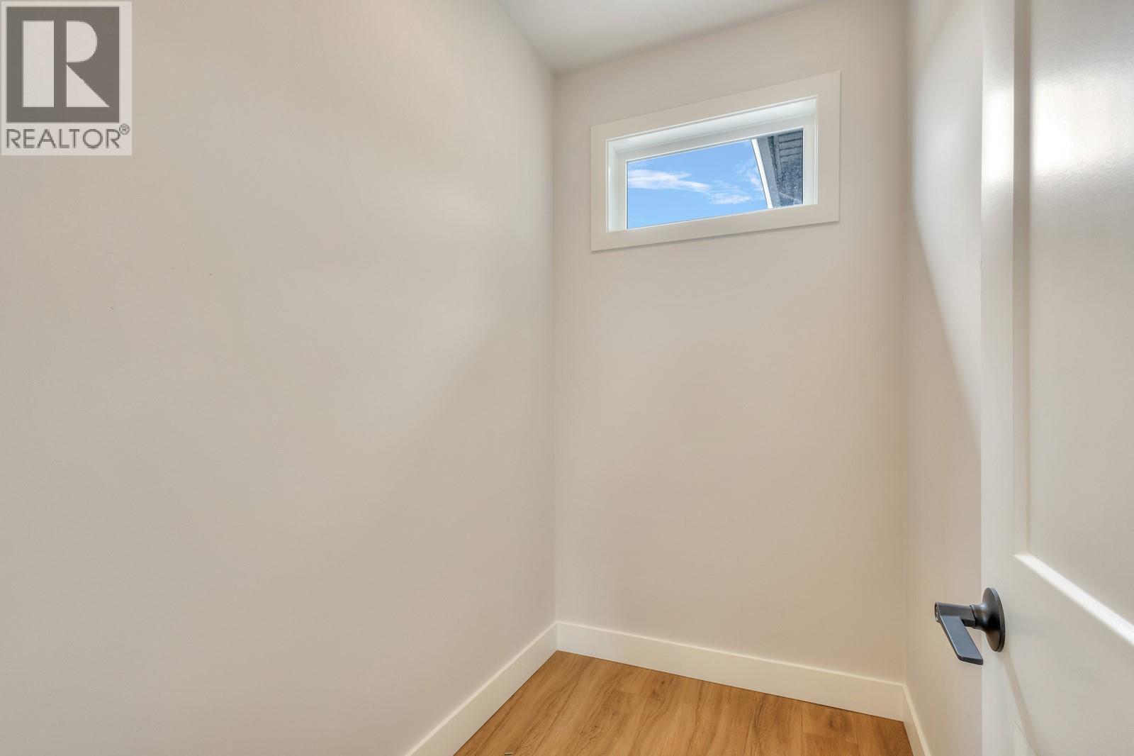  1865 Viewpoint Crescent, West Kelowna
