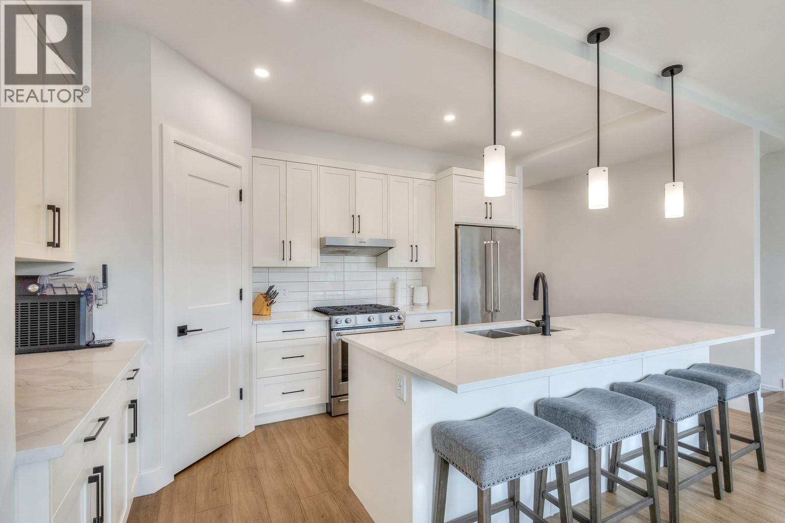  1865 Viewpoint Crescent, West Kelowna