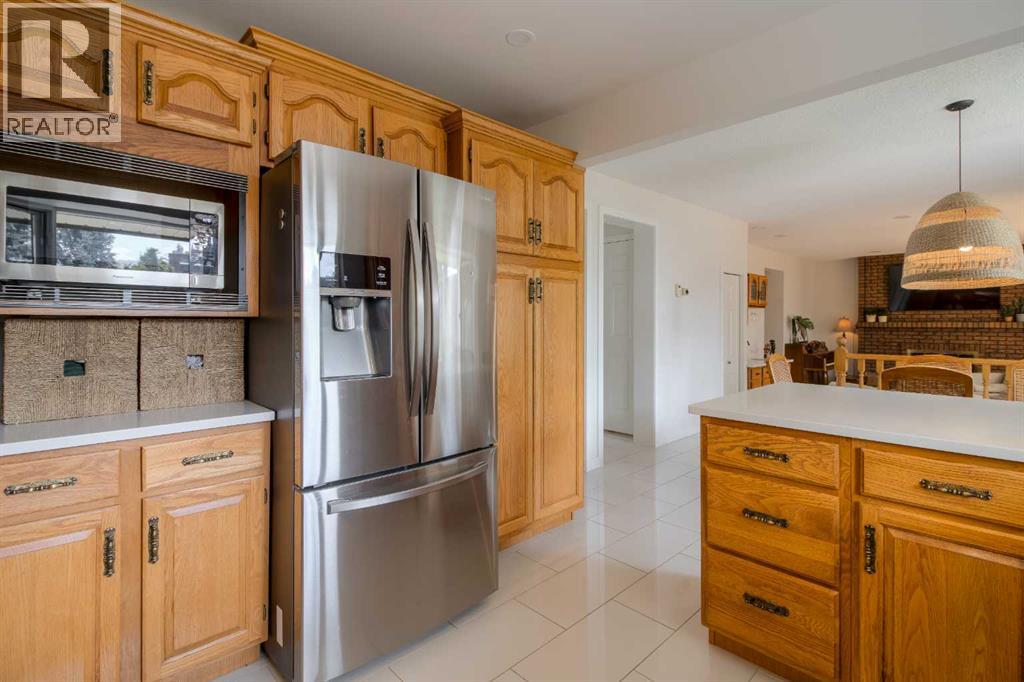 Photo 2 of 3710 Oak Drive S, Lethbridge AB