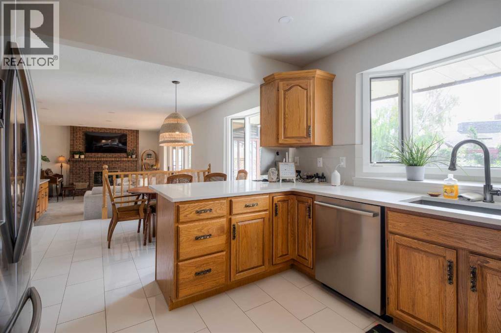 Photo 24 of 3710 Oak Drive S, Lethbridge AB