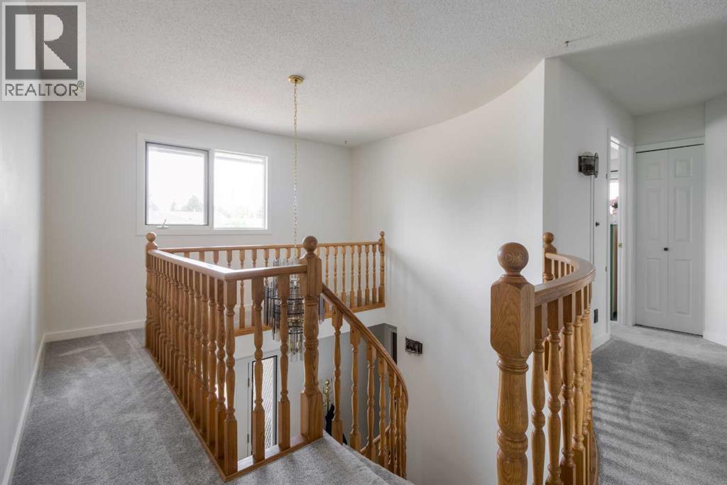 Photo 12 of 3710 Oak Drive S, Lethbridge AB