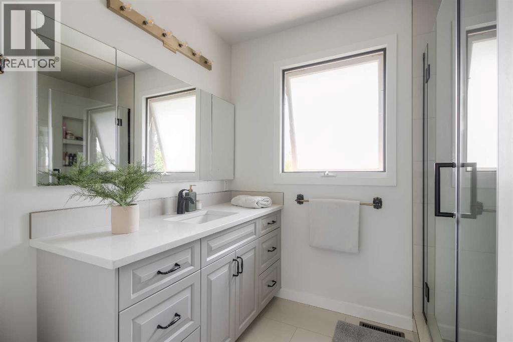 Photo 11 of 3710 Oak Drive S, Lethbridge AB