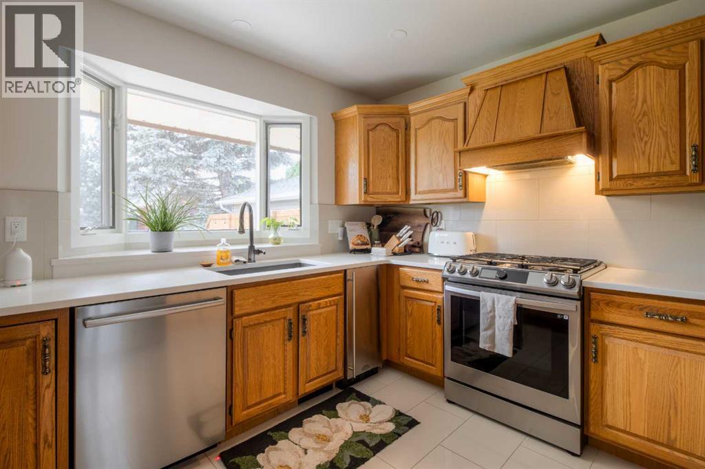 Photo 1 of 3710 Oak Drive S, Lethbridge AB